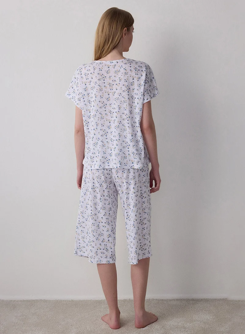 Penti Openwork Floral V-Neck Short Sleeve Capri Pajama Set